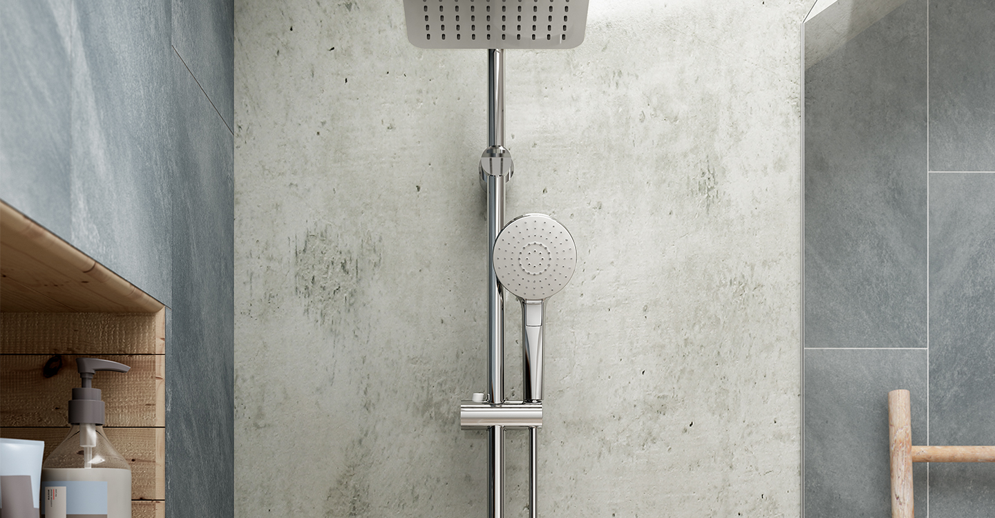 Photo de la collection Idealrain Evo mise en ambiance montrant un espace douche avec zoom sur la douchette